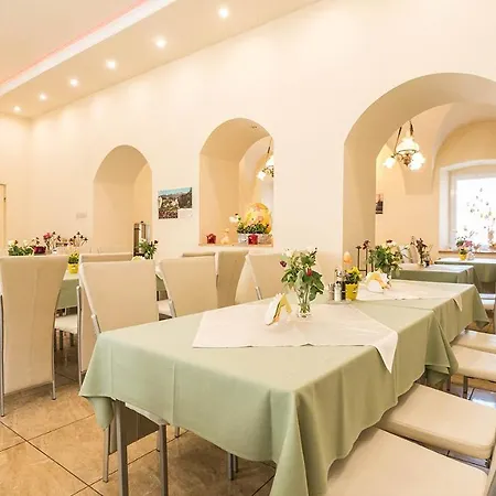 Gosciniec Jas -sniadania I Obiadokolacje Szwedzki Stol W Cenie Bezplatny Parking Semesteranläggning (resort) *