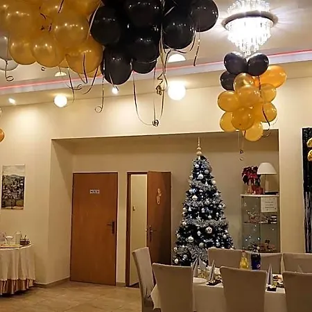 Gosciniec Jas -sniadania I Obiadokolacje Szwedzki Stol W Cenie Bezplatny Parking Resort *