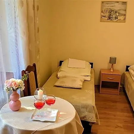 Gosciniec Jas -sniadania I Obiadokolacje Szwedzki Stol W Cenie Bezplatny Parking * Szklarska Poreba